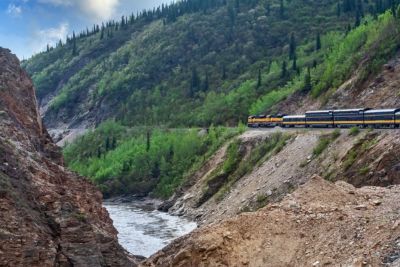 alaska train passing through back country