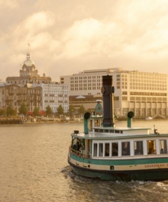 Savannah's Waterfront: River Street Savannah, GA USA