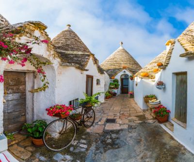 italy apulia alberobello city trulli houses
