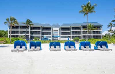 Mariner’s Boathouse and Beach Resort