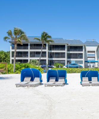 Mariner’s Boathouse and Beach Resort