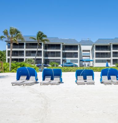 Mariner’s Boathouse and Beach Resort