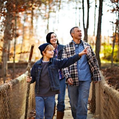 Family hiking in Dogwood Canyon Nature Park