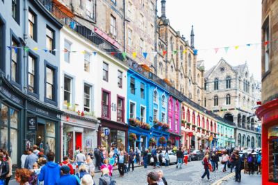 scotland-colorful street shops edinburgh old town