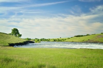 south dakota missouri river flowing towards pierre