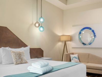 The Fountains presidential unit with towels on bed